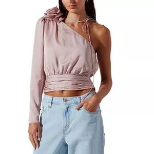 NWOT Astr the Label One-Shoulder Pink Top